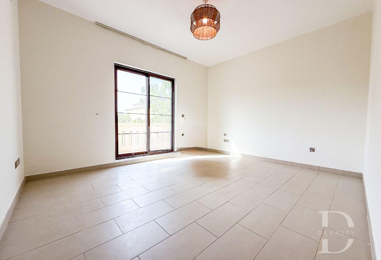 Vacant NOV|Quiet Location|Exceptional Condition photo 8