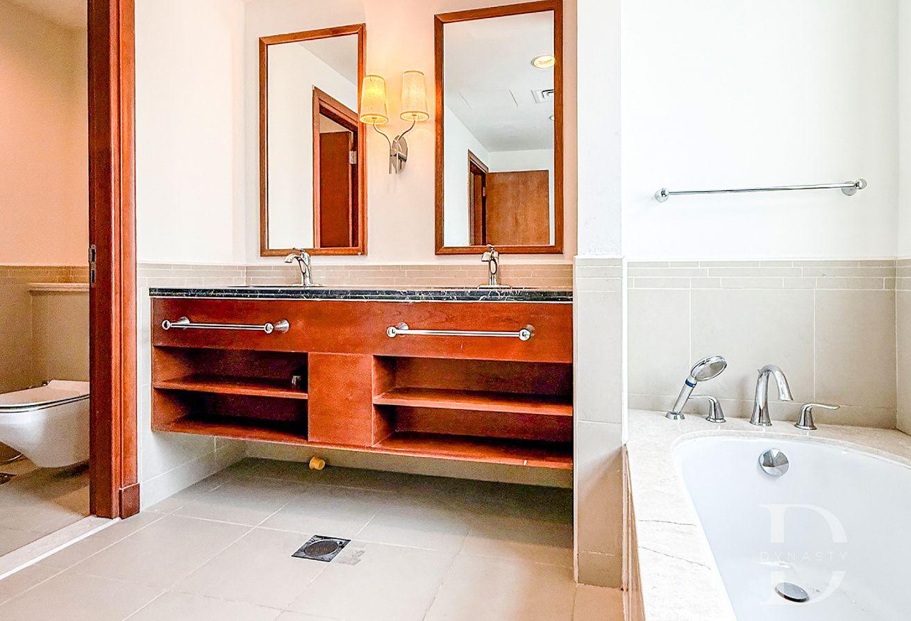 Vacant NOV|Quiet Location|Exceptional Condition photo 9