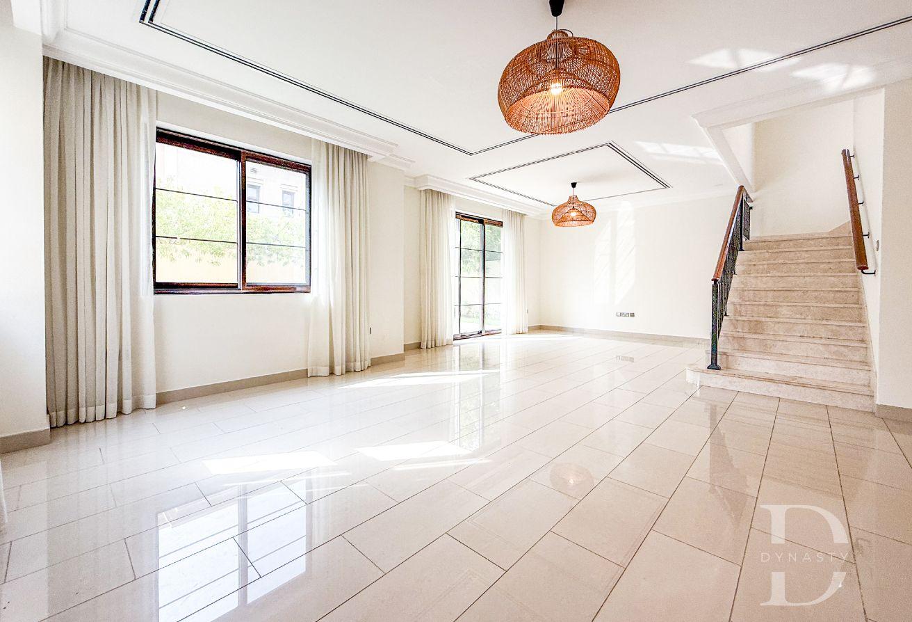 Vacant NOV|Quiet Location|Exceptional Condition photo 5