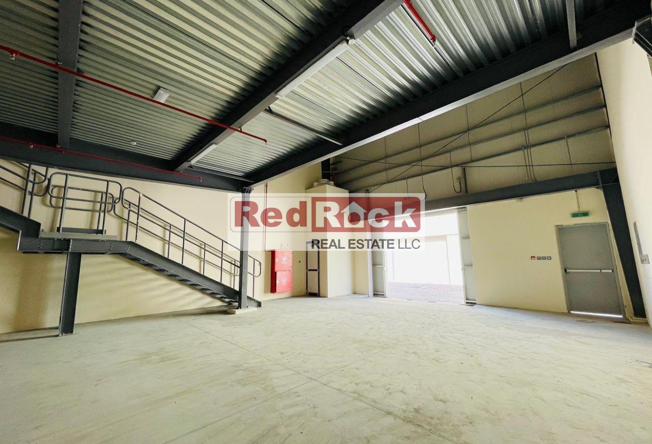 Clean And Neat 2909 Sqft of Warehouse