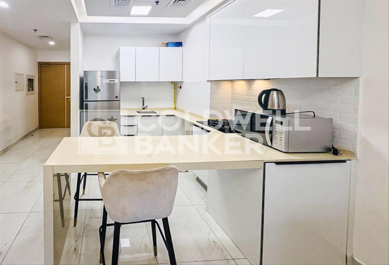 Vacant | Fully Furnished | Prime Area photo 4
