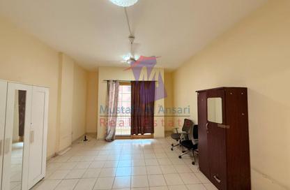 شقة - غرفة نوم - 2 حمامات للايجار في إس19 - طراز أسباني - المدينة العالمية - دبي شقة - غرفة نوم - 2 حمامات للايجار في إس19 - طراز أسباني - المدينة العالمية - دبي