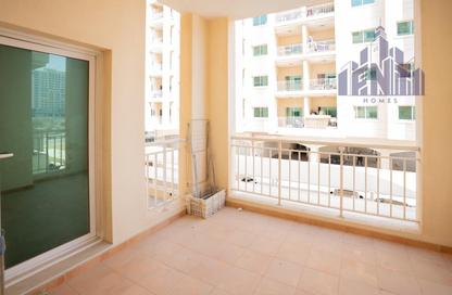 Apartment - 2 Bedrooms - 2 Bathrooms for rent in Mazaya 31 - Queue Point - Liwan - Dubai