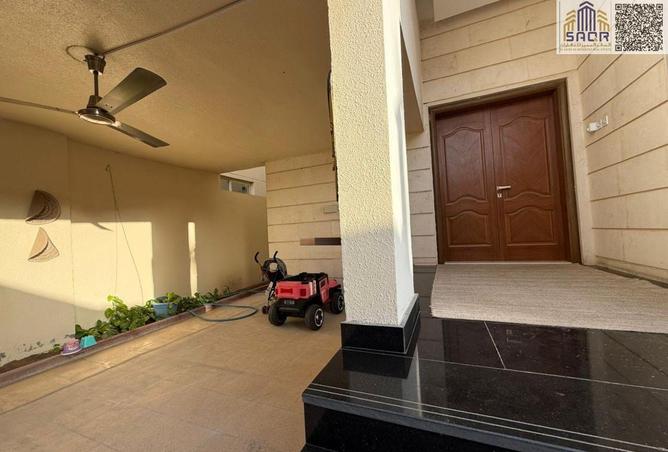 5 BR Villa in Al Mowaihat 2 with Large Garden