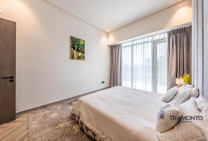 Spacious Converted Unit | Park View | Furnished photo 2