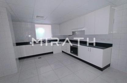Apartment - 3 Bedrooms - 3 Bathrooms for rent in Golden Sands 8 - Al Mankhool - Bur Dubai - Dubai