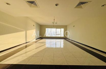 Apartment - 4 Bedrooms - 5 Bathrooms for rent in Al Majaz 1 - Al Majaz - Sharjah