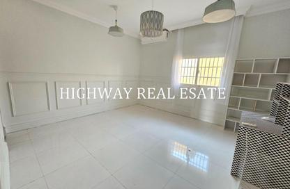 Villa - 3 - 4 for rent in Al Sabkha - Al Riqqa - Sharjah