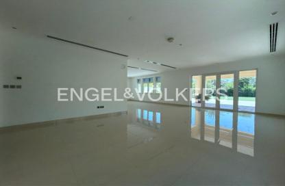 Villa - 3 Bedrooms - 5 Bathrooms for rent in District 6 - Jumeirah Park - Dubai