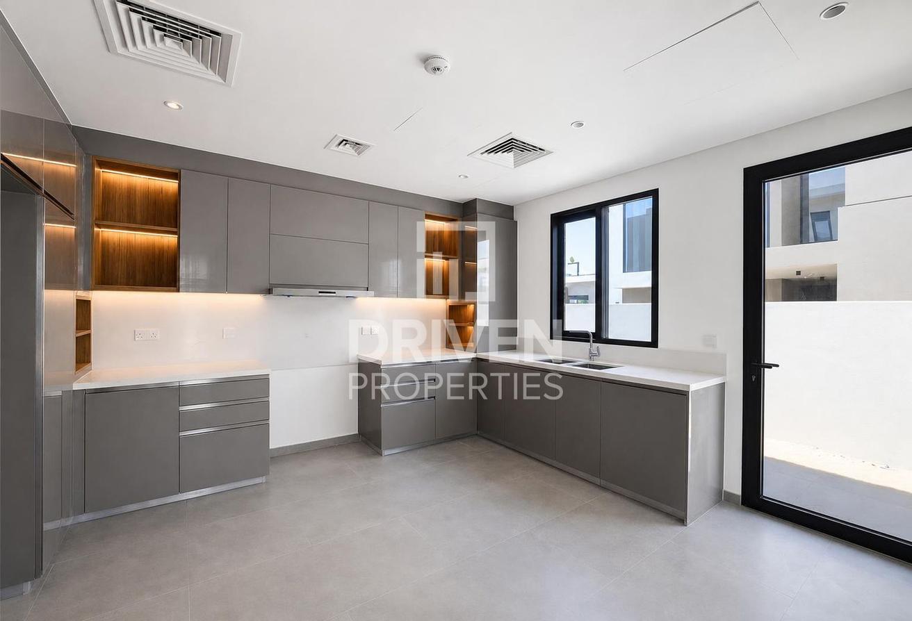 Single Row | Flexible Cheques | Prime Location photo 7