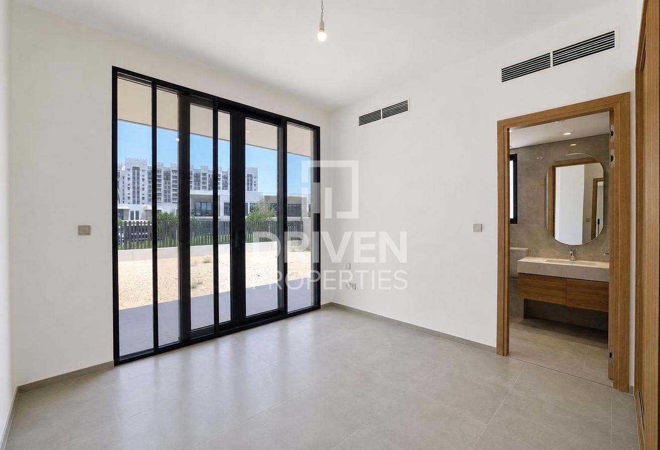 Single Row | Flexible Cheques | Prime Location photo 8