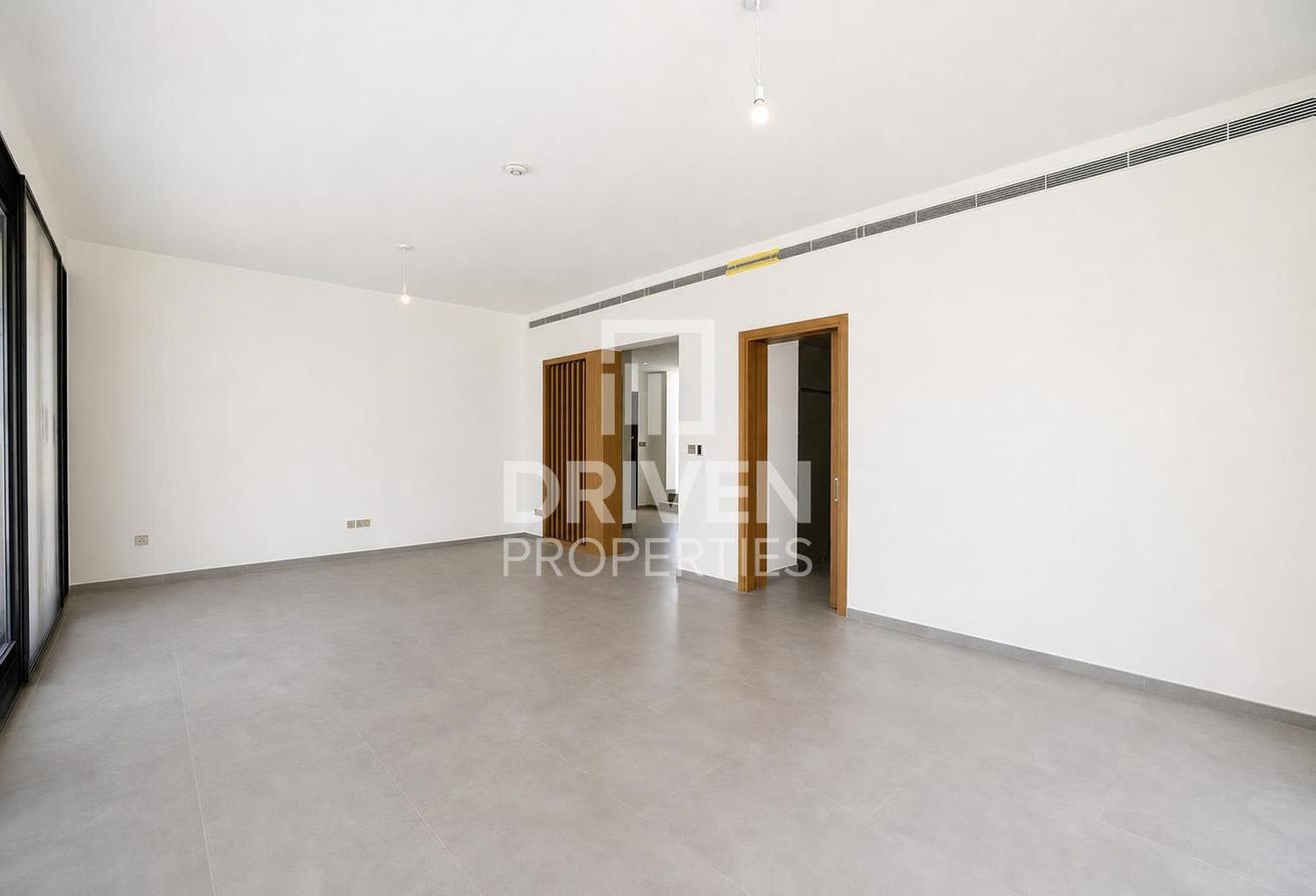 Single Row | Flexible Cheques | Prime Location photo 4