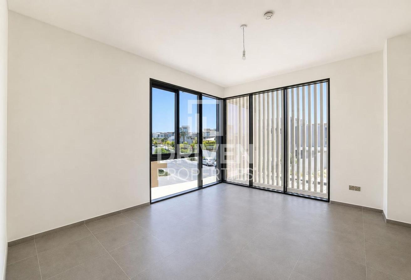 Single Row | Flexible Cheques | Prime Location photo 15