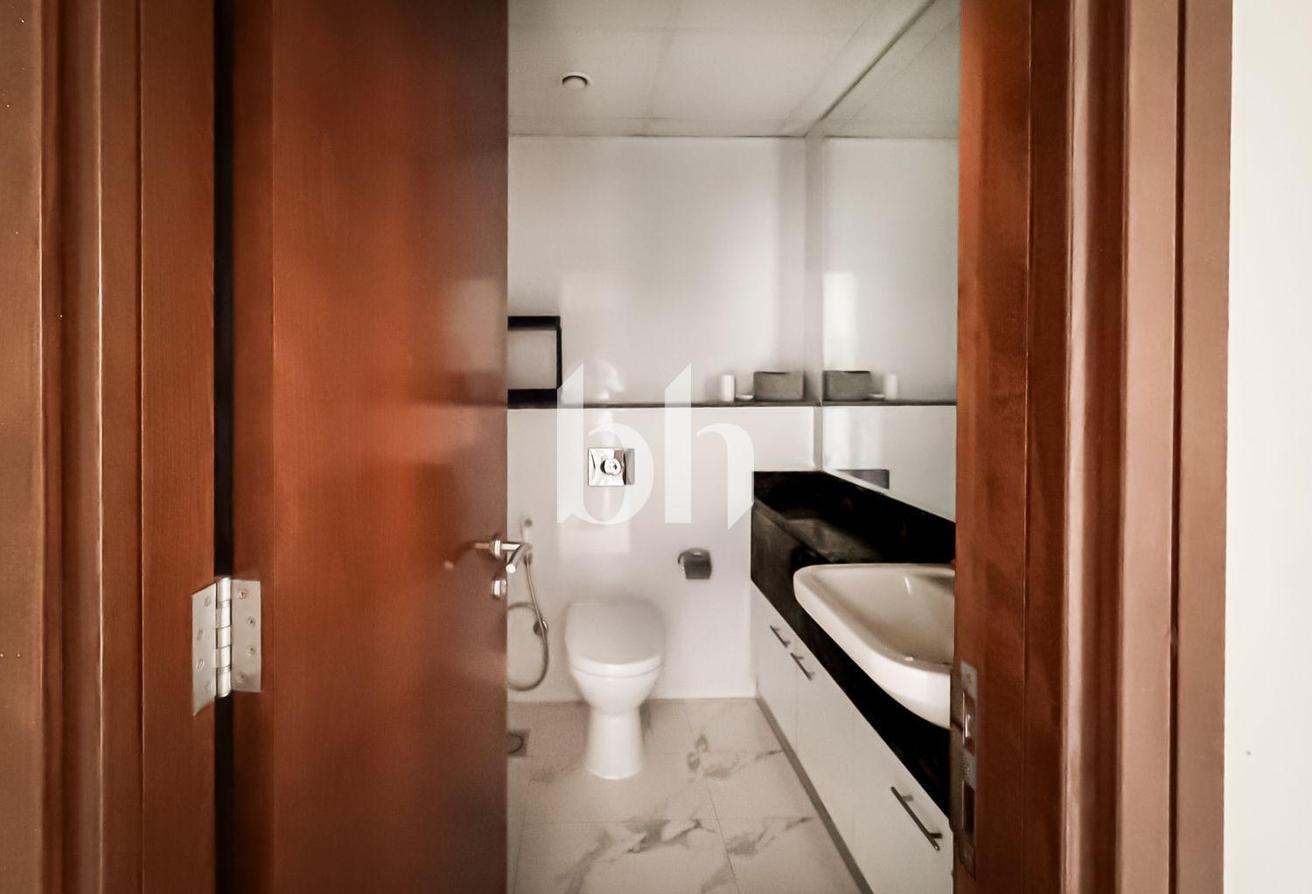 Fully Furnished | Canal Views | Spacious Layout photo 9