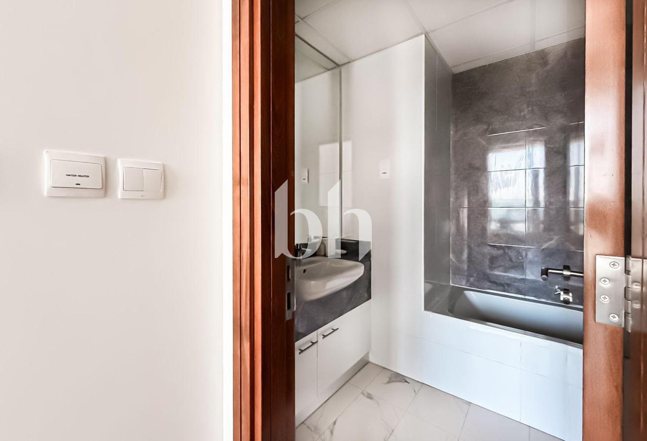 Fully Furnished | Canal Views | Spacious Layout photo 11