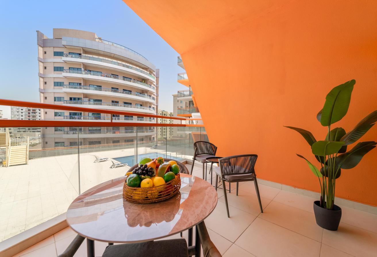 SUMMER DEAL | ALL BILLS INCLUDED | POOL VIEW photo 3