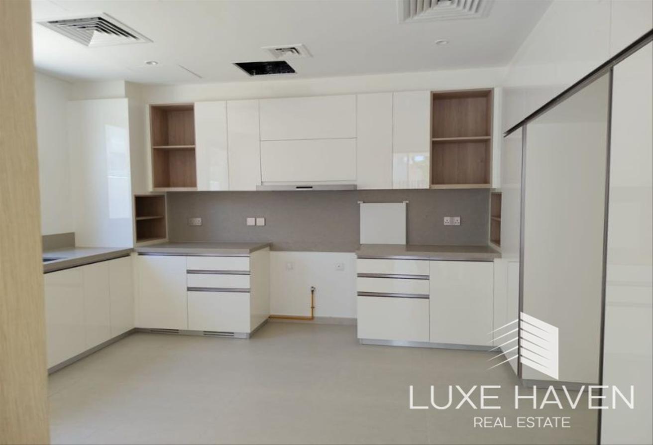 Upgraded Luxury Villa | Big Plot | Fully Furnished photo 5