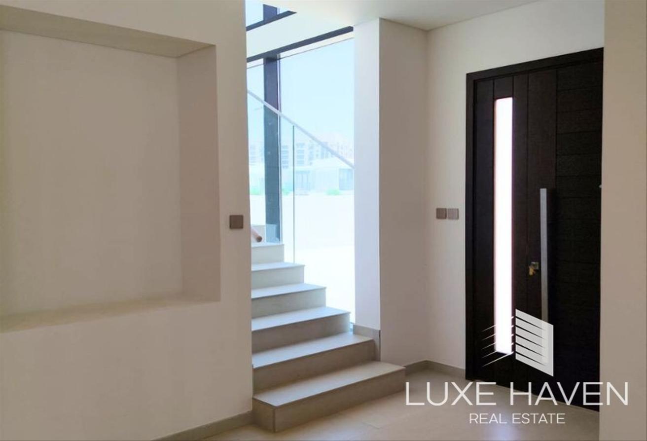 Upgraded Luxury Villa | Big Plot | Fully Furnished photo 7