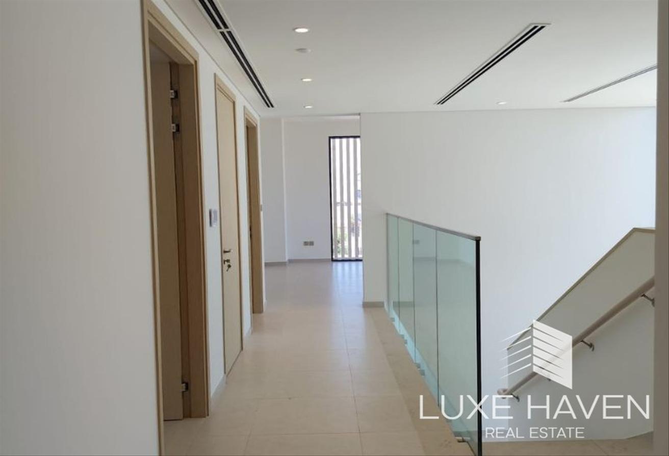 Upgraded Luxury Villa | Big Plot | Fully Furnished photo 9