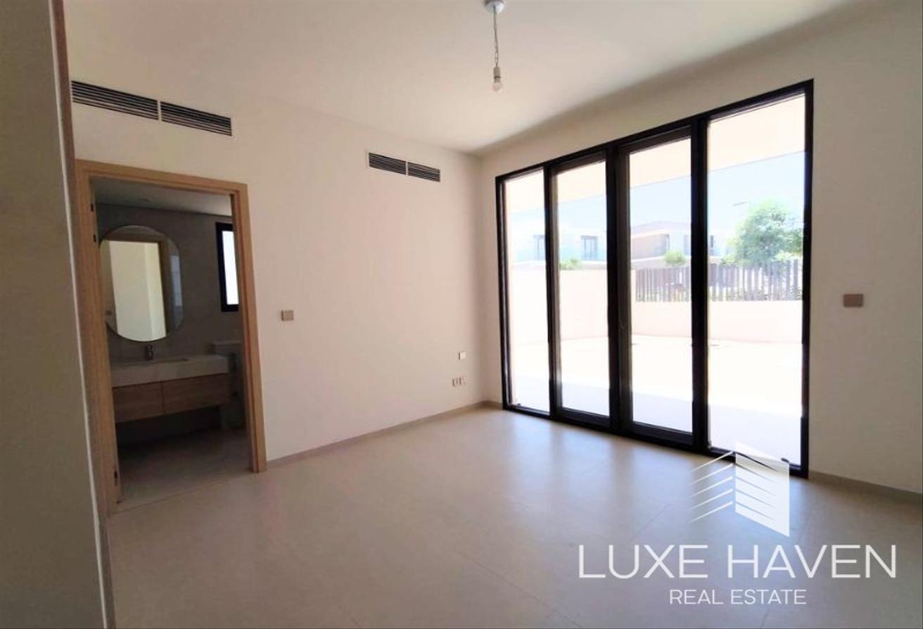 Upgraded Luxury Villa | Big Plot | Fully Furnished photo 6
