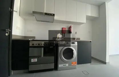 شقة - 1 حمام للايجار في إيست فييليدج - الجادة - الشارقة