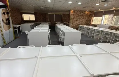 مكتب - 2 غرف نوم - 2 حمامات للايجار في برج  المها - المجاز - الشارقة