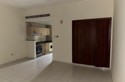 Apartment - Studio - 1 Bathroom for rent in Building T10 - Spain Cluster - International City - Dubai