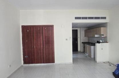 Apartment - Studio - 1 Bathroom for rent in Building T10 - Spain Cluster - International City - Dubai