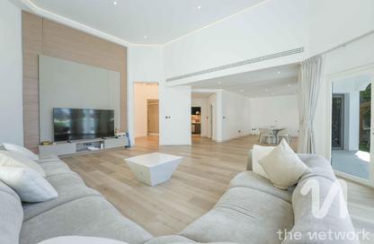 Villa - 4 Bedrooms - 6 Bathrooms for rent in Garden Homes Frond B - Garden Homes - Palm Jumeirah - Dubai