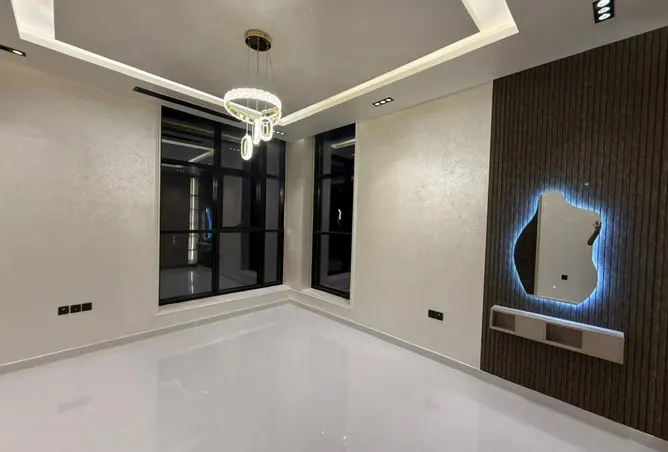 102421101 - Property Image 3