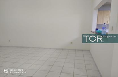 شقة - غرفة نوم للايجار في واي-11 - طراز إنجليزي - المدينة العالمية - دبي