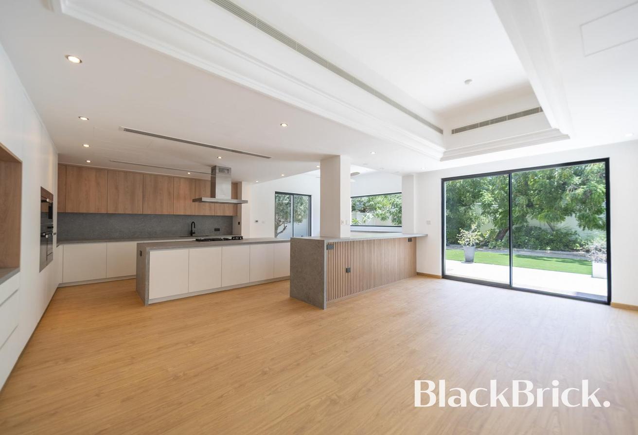 Fully Upgraded | Largest Villa | Exclusive photo 6