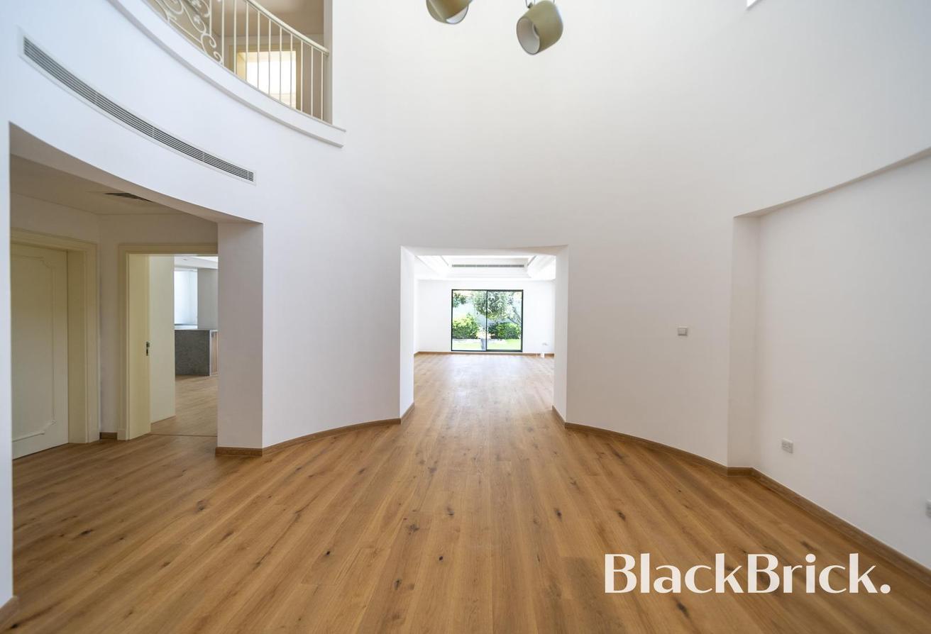 Fully Upgraded | Largest Villa | Exclusive photo 5