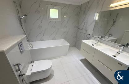 Villa - 4 Bedrooms - 4 Bathrooms for sale in Meadows - Dubai