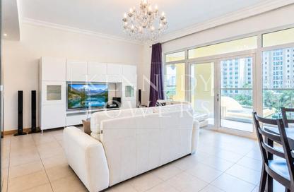 Apartment - 2 - 2 for rent in Al Haseer - Shoreline Apartments - Palm Jumeirah - Dubai