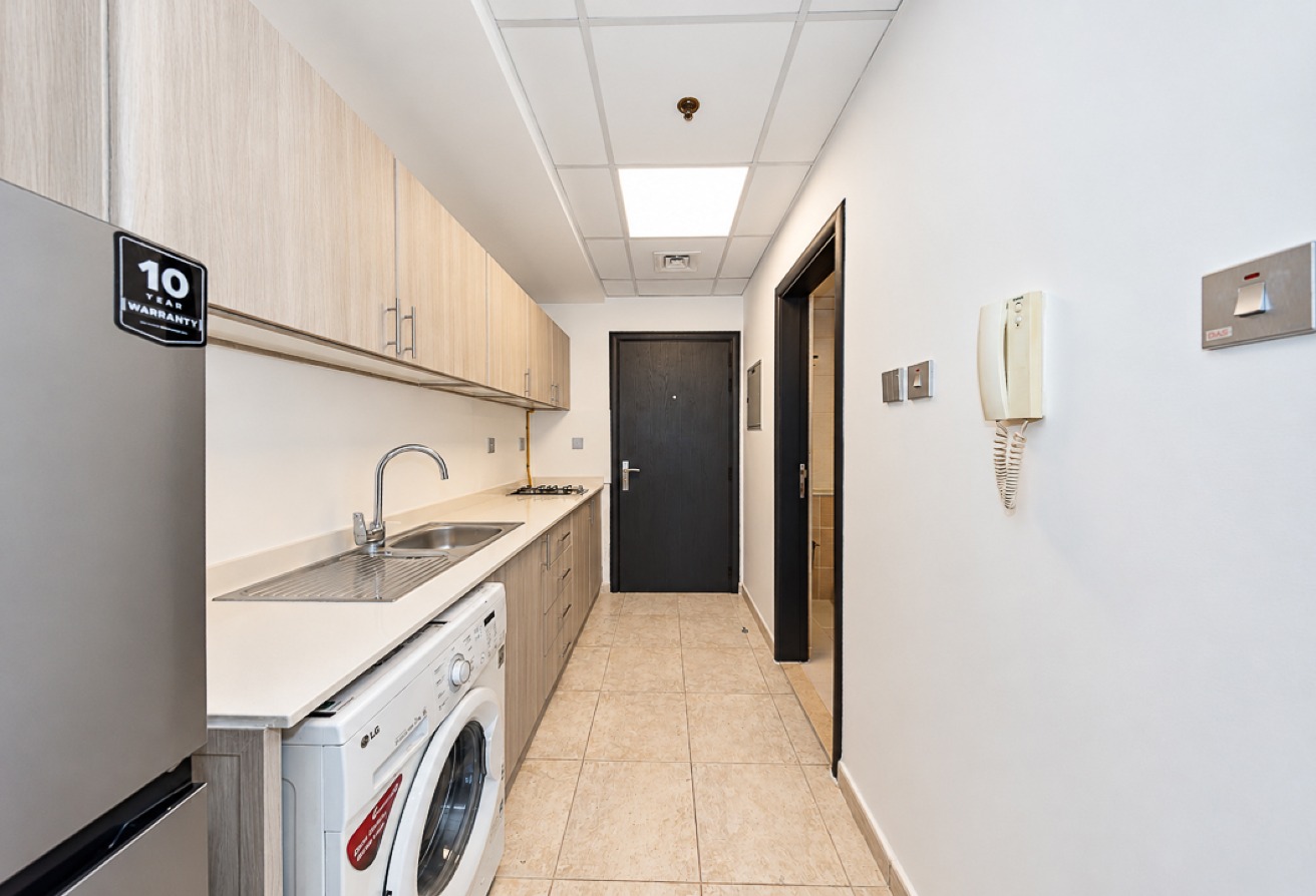 Studio apartment in Diamond Views 2, Jumeirah Village Circle: 7