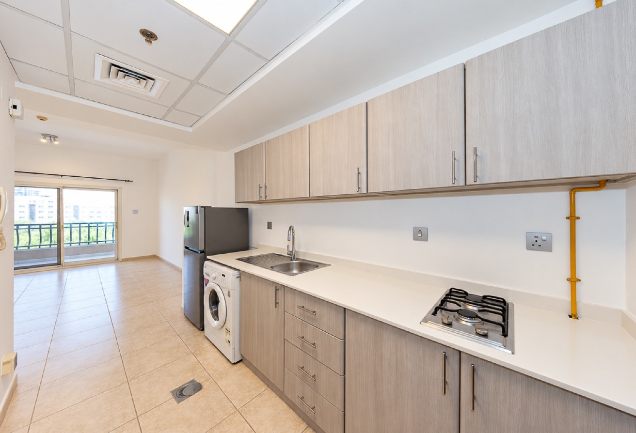 Studio apartment in Diamond Views 2, Jumeirah Village Circle: 11