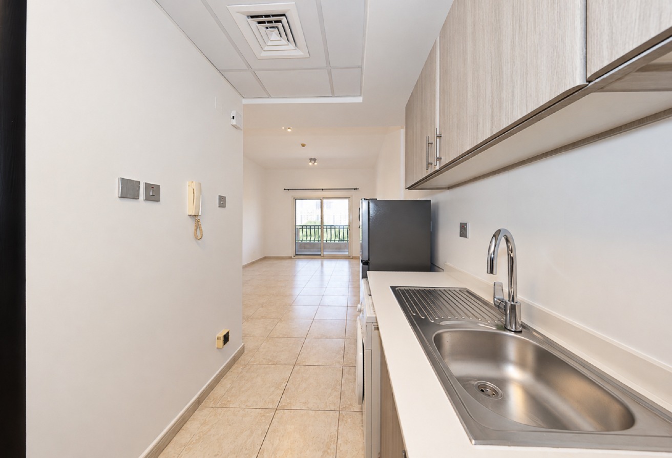 Studio apartment in Diamond Views 2, Jumeirah Village Circle: 10