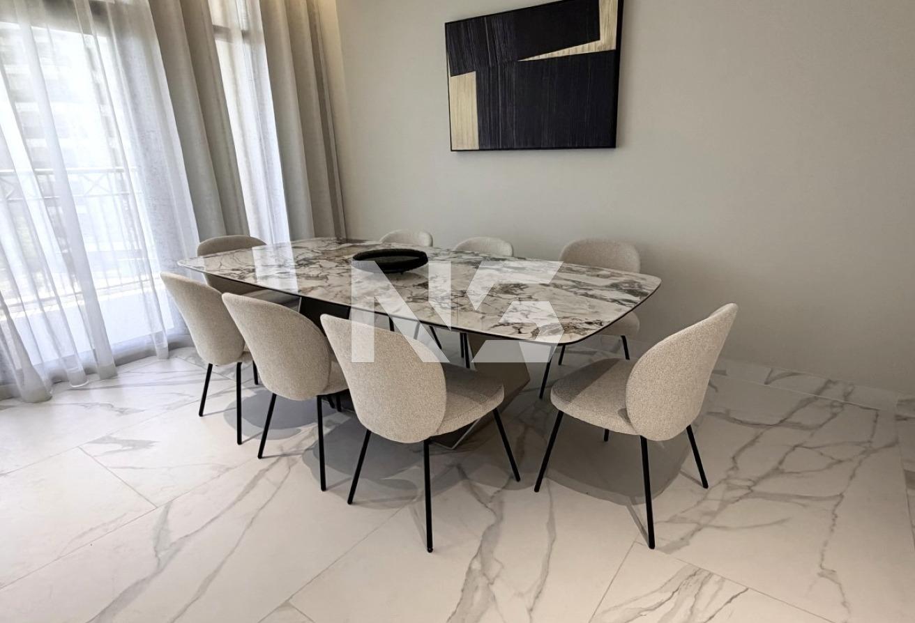 Renovated And Fully Furnished | Pool View | Vacant photo 11