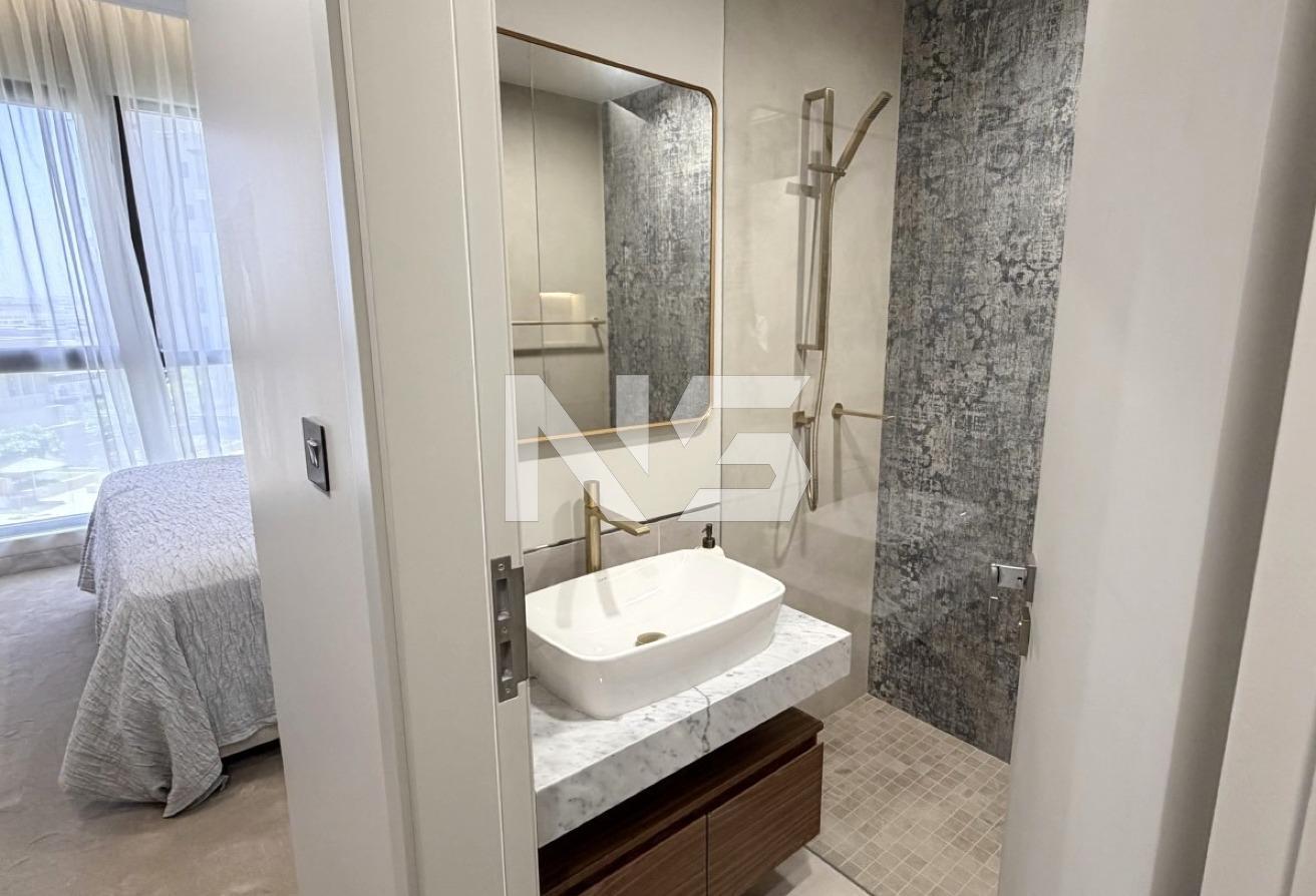 Renovated And Fully Furnished | Pool View | Vacant photo 19