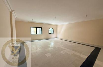 شقة - 3 غرف نوم - 4 حمامات للايجار في بناية المحطة - المحطة - القاسمية - الشارقة