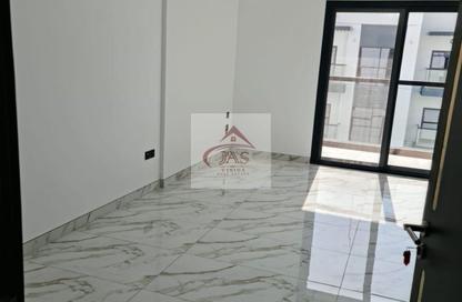 شقة - 1 حمام للايجار في أوليفز ريزيدنس بلوك 3 - أوليفز ريزيدينس - المدينة العالمية - دبي شقة - 1 حمام للايجار في أوليفز ريزيدنس بلوك 3 - أوليفز ريزيدينس - المدينة العالمية - دبي