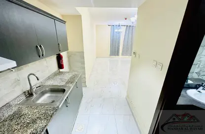 Apartment - 1 Bathroom for rent in Muwailih Building - Muwaileh - Sharjah