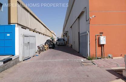 Factory - Studio - 2 Bathrooms for sale in Umm Al Thuoob - Umm Al Quwain