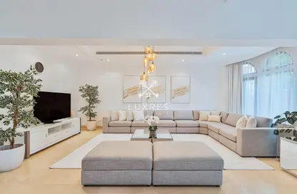 Villa - 3 Bedrooms - 4 Bathrooms for rent in Canal Cove Frond A - Canal Cove Villas - Palm Jumeirah - Dubai