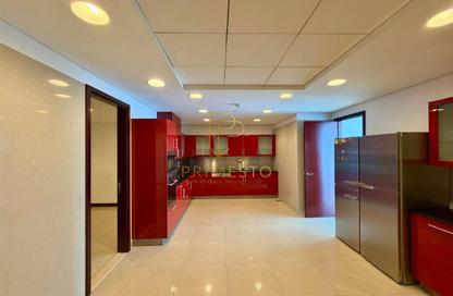 Apartment - 4 - 5 for rent in Landmark Tower - Corniche Road - Abu Dhabi