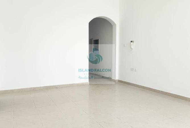 Spacious Apartment|Great Location| Well Maintained