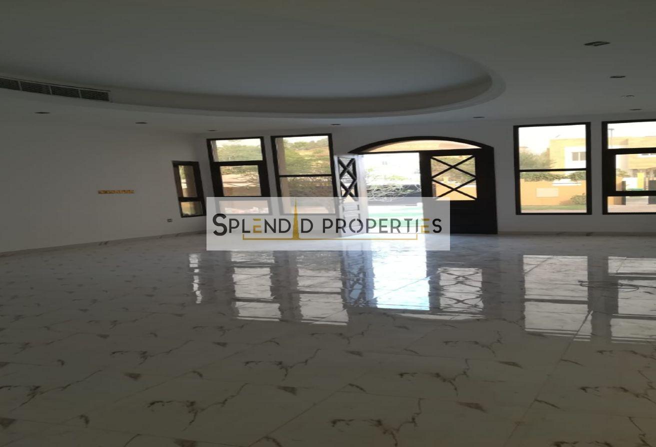 Attractive Independent 5 BED|Private Garden +Pool photo 9