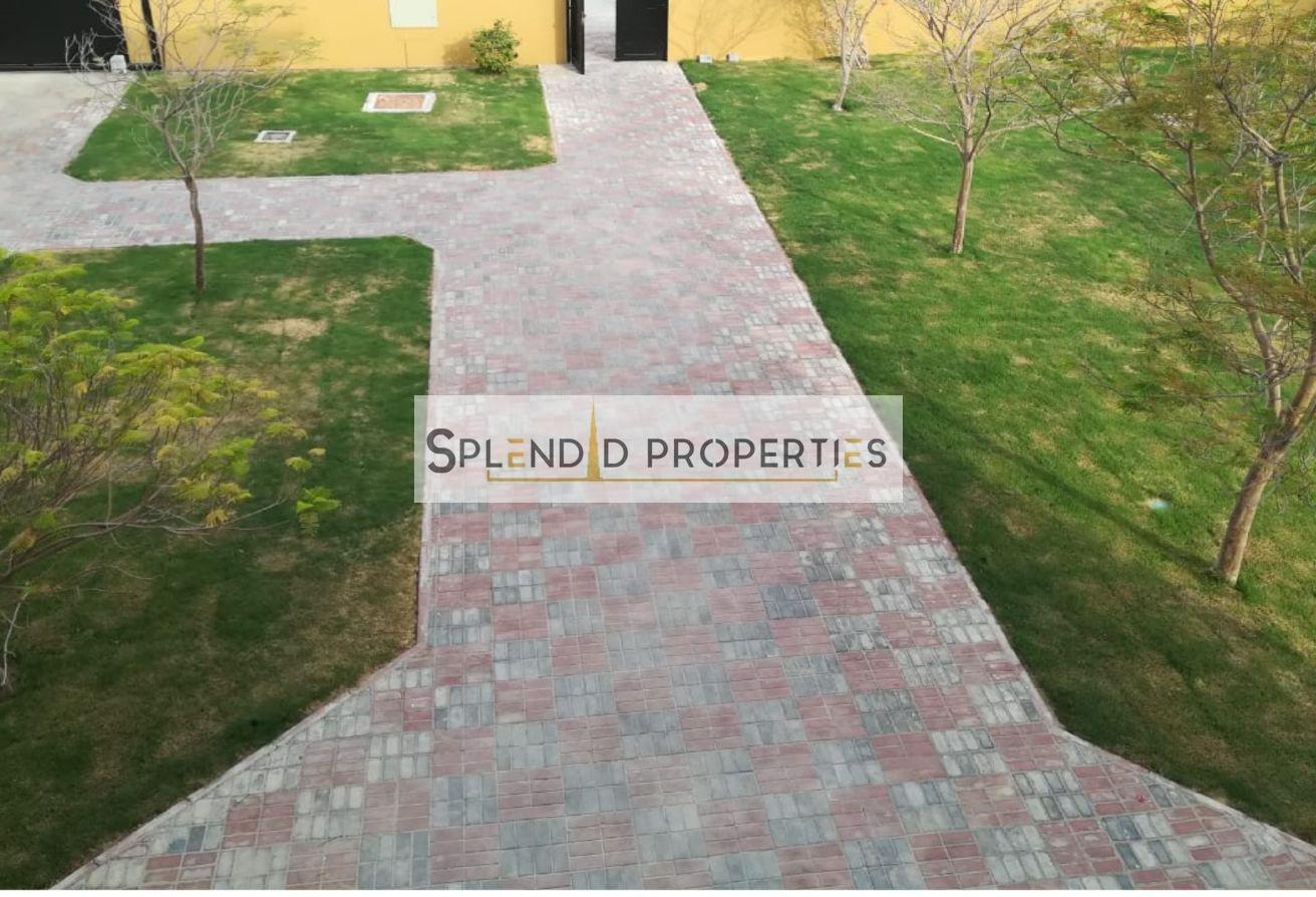 Attractive Independent 5 BED|Private Garden +Pool photo 7