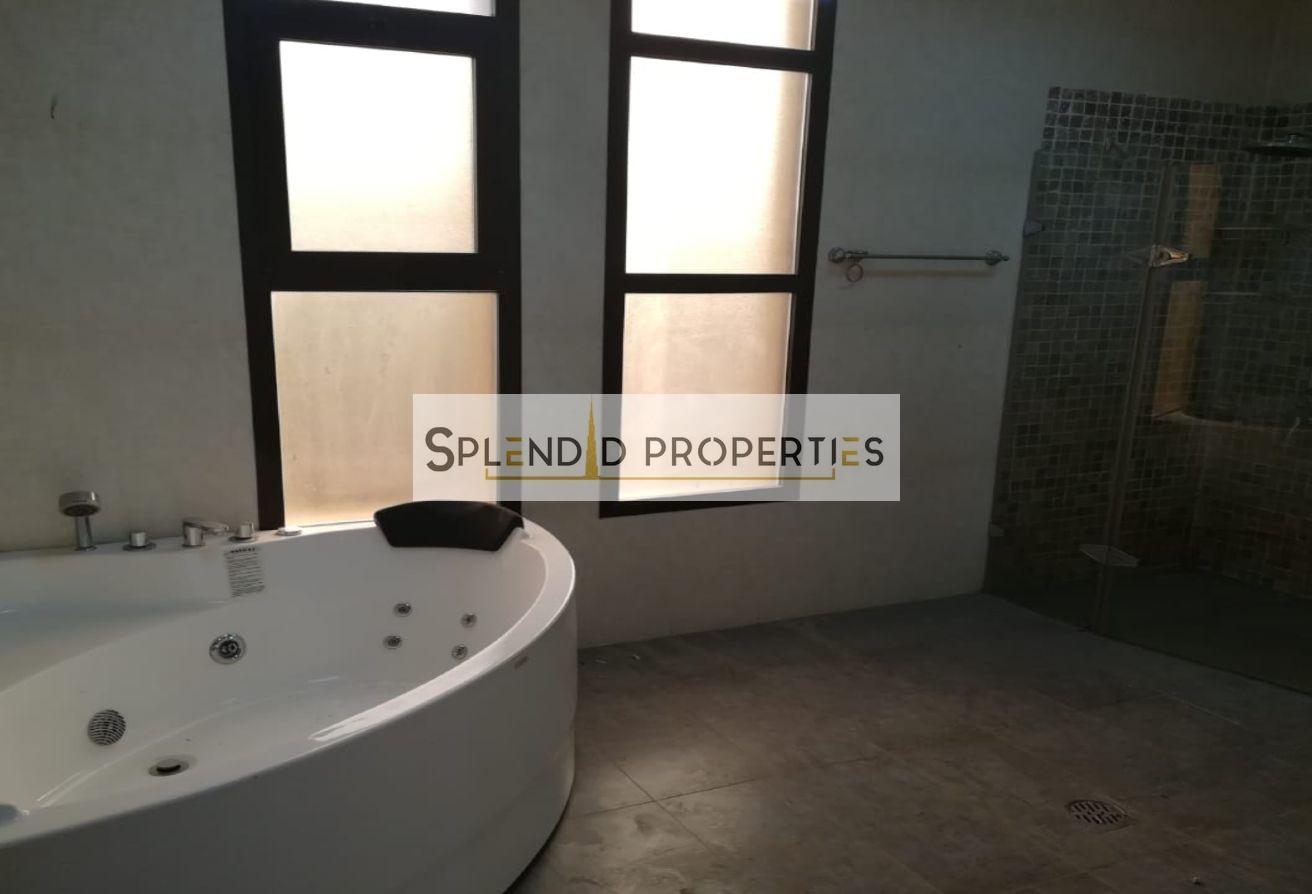Attractive Independent 5 BED|Private Garden +Pool photo 14